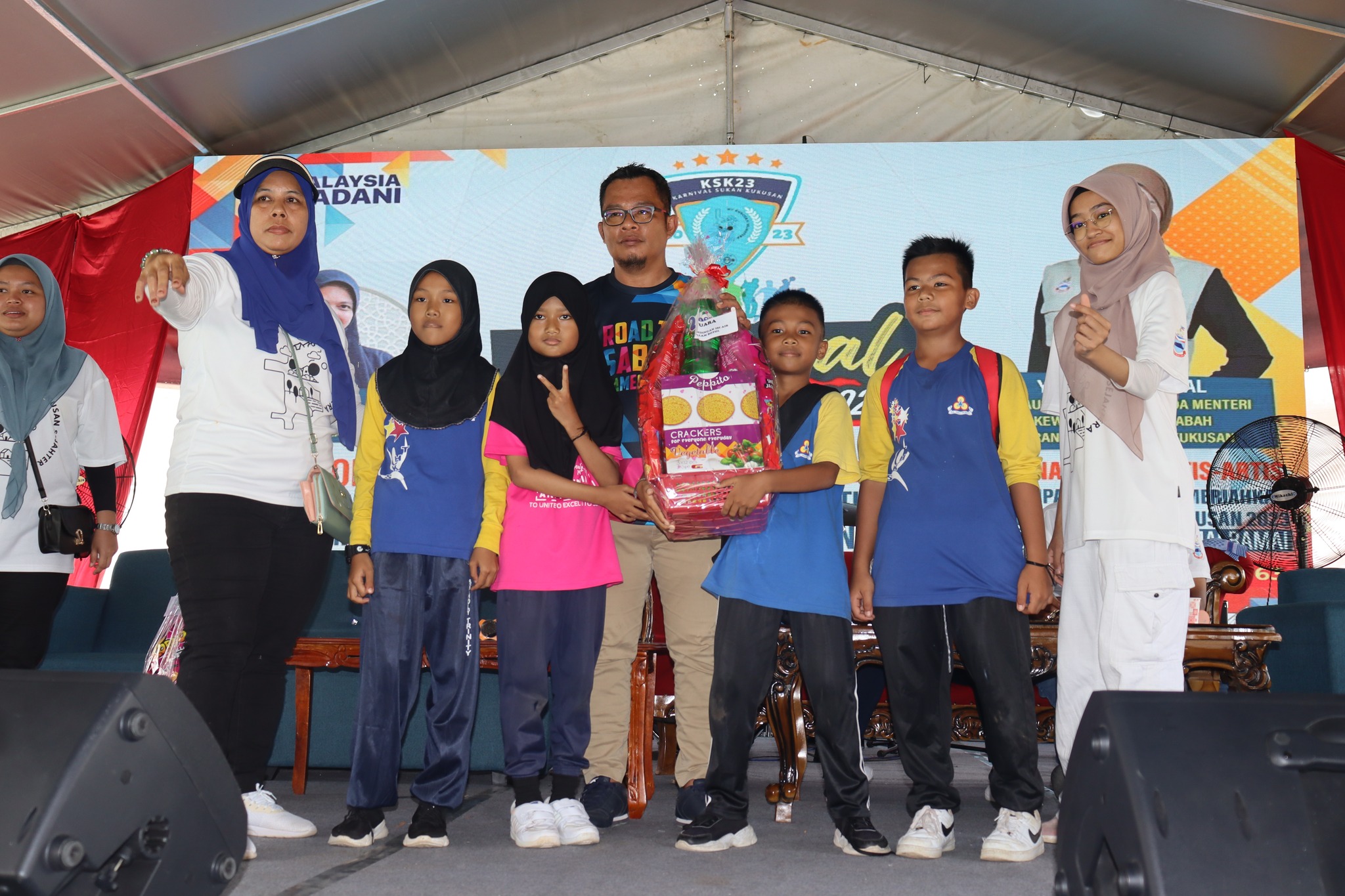 Pertandingan Sukan Kampung Isi Air Dalam Botol Yb Rina Hj Jainal 9831