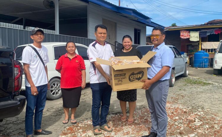  Pejabat ADUN Kukusan Mengedarkan 500 Pek Roti Sumbangan Dari Kim Teck Cheong Consolidated